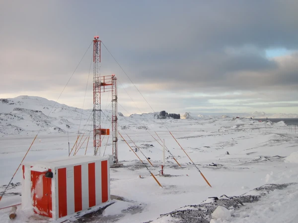 Advanced Navigation & Positioning Corporation, Transponder Landing System Ground Equipment
