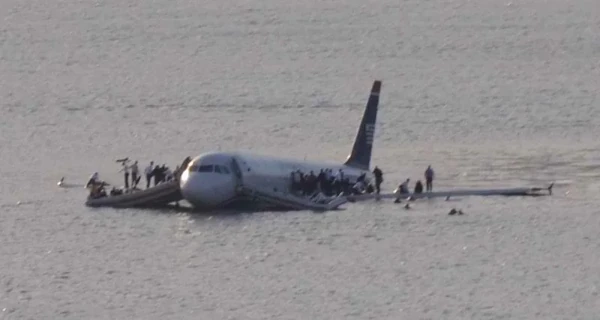 Airbus A320 Crashes Into Hudson River After Bird Strike